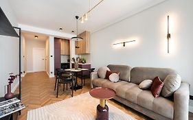 Remarkable City Centre Apartment By Bookinghost